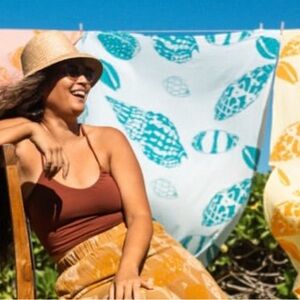 BNWT Kealopiko Nā Pūpū Aloha Pareu, Blue